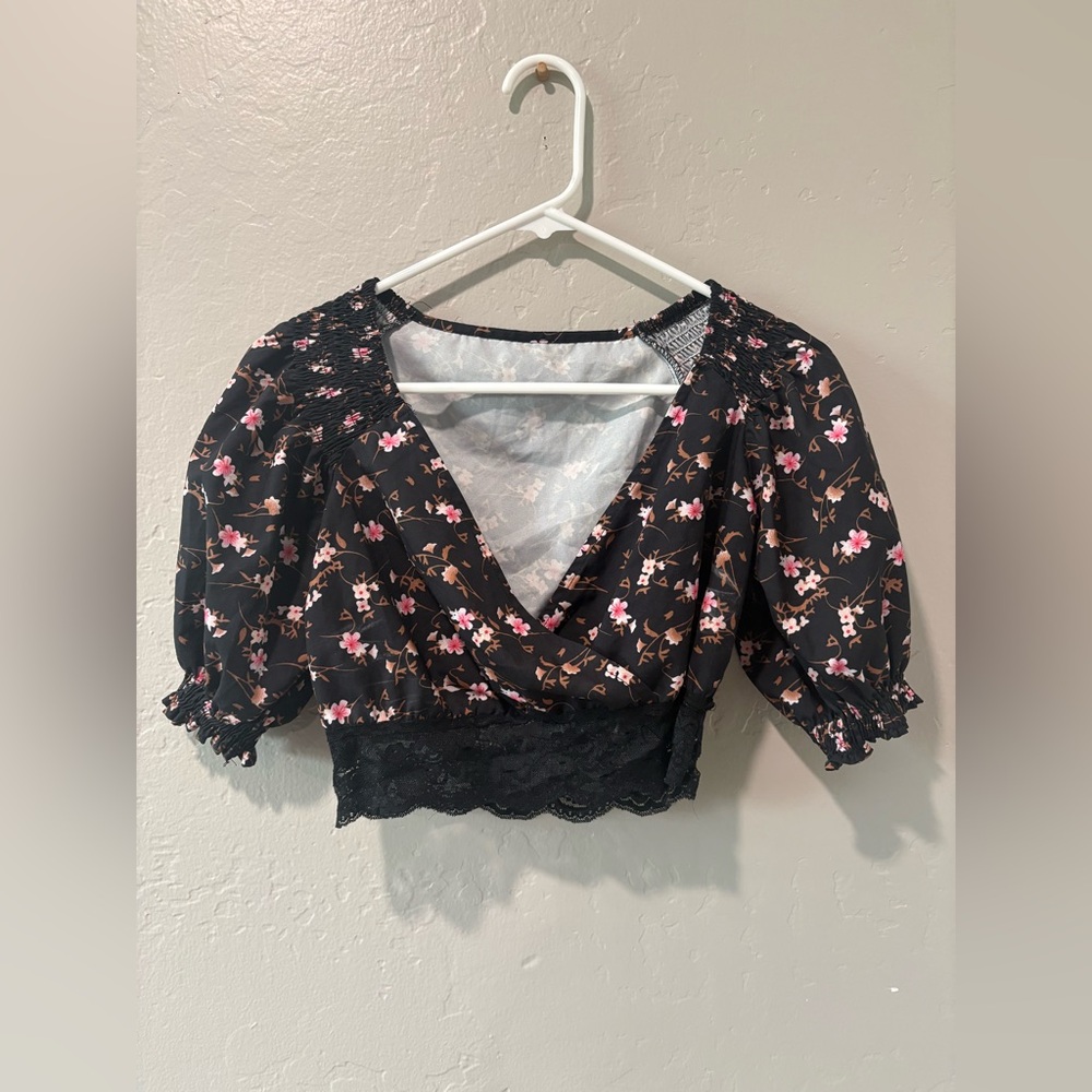 Shein Black Floral Lace Trim Half Sleeve Crop Top